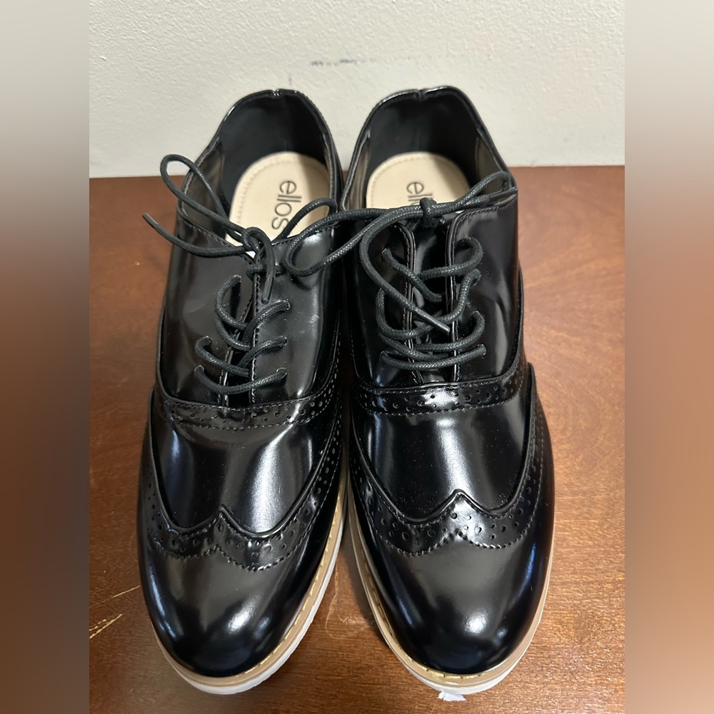 Ellos Glossy Black Womens Oxford patent leather